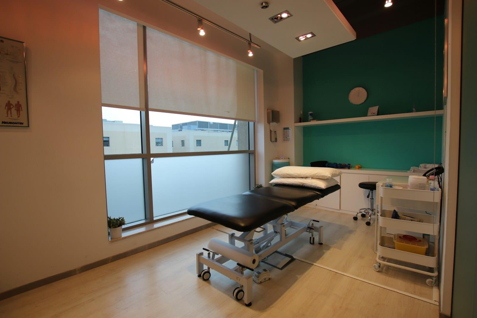 A calm physiotherapy treatment space.